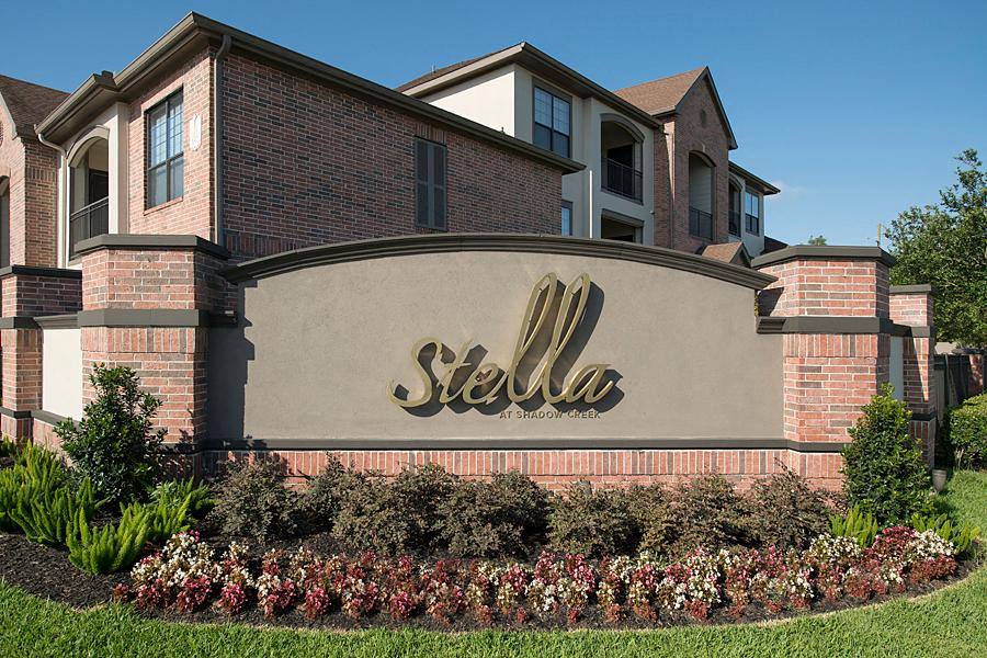 Apartment for rent at 11900 Shadow Creek Parkway, Pearland, TX 77584