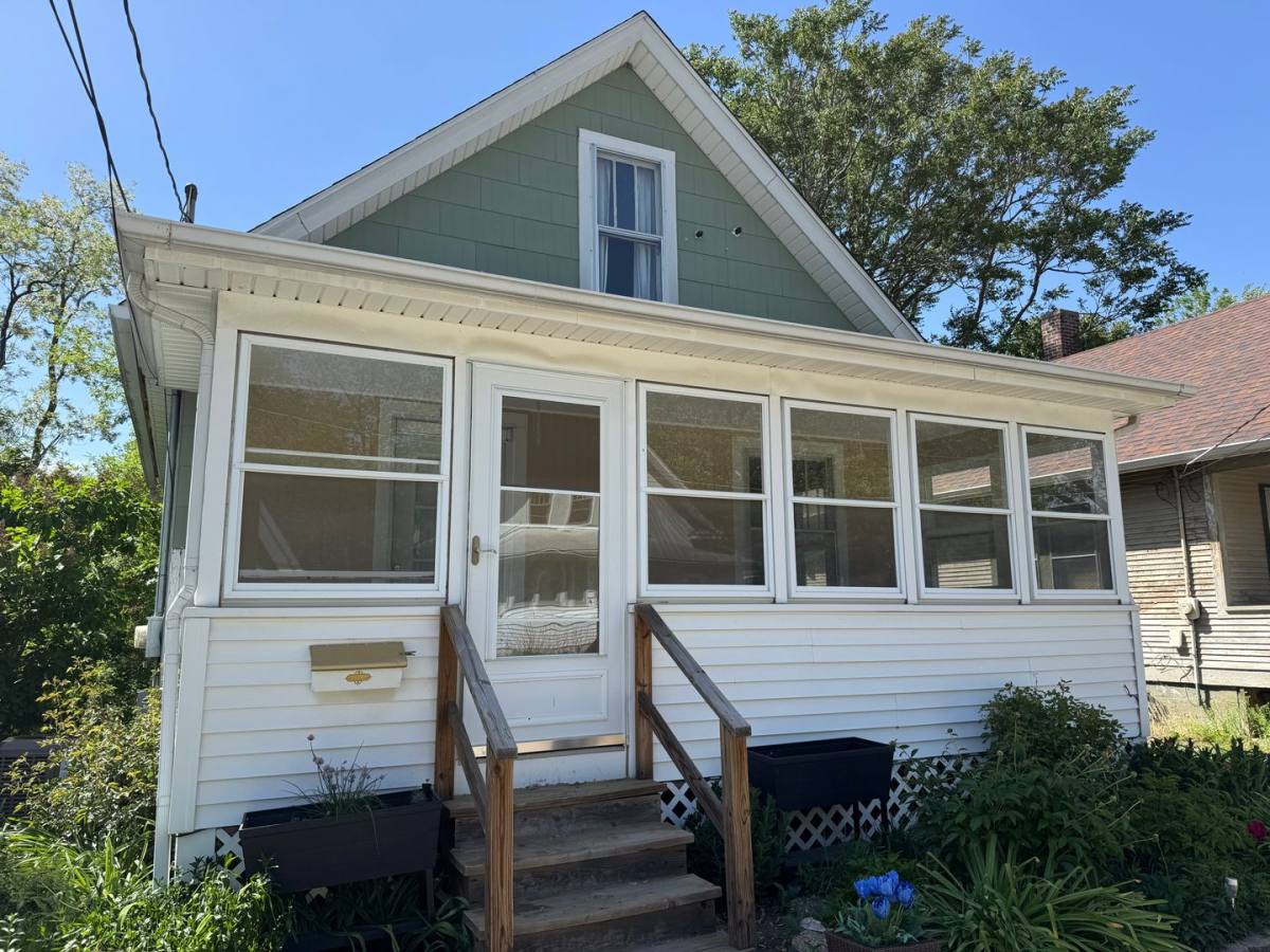 House for rent at 1181 23rd St, Moline, IL 61265