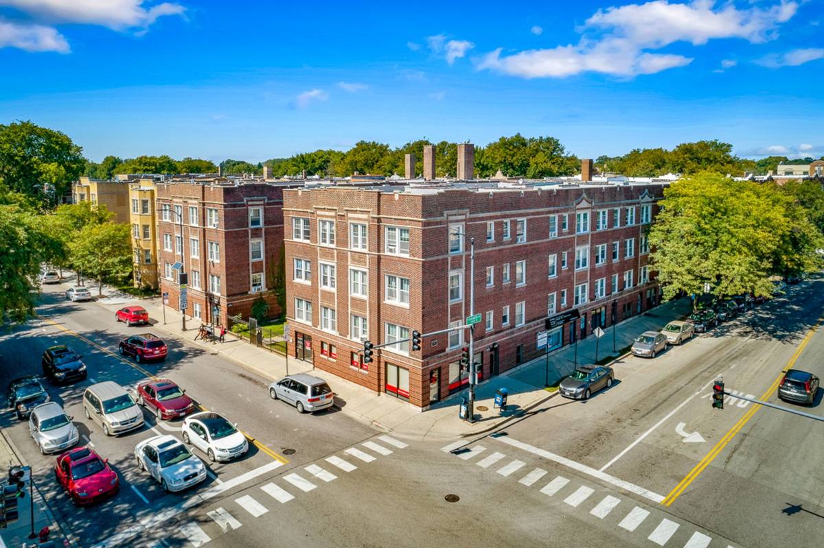 Apartment for rent at 5208 N Damen Ave, Chicago, IL 60625
