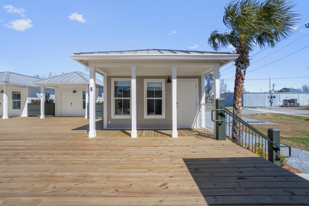 Apartment for rent at 303 Delmas Ave, Pascagoula, MS 39567
