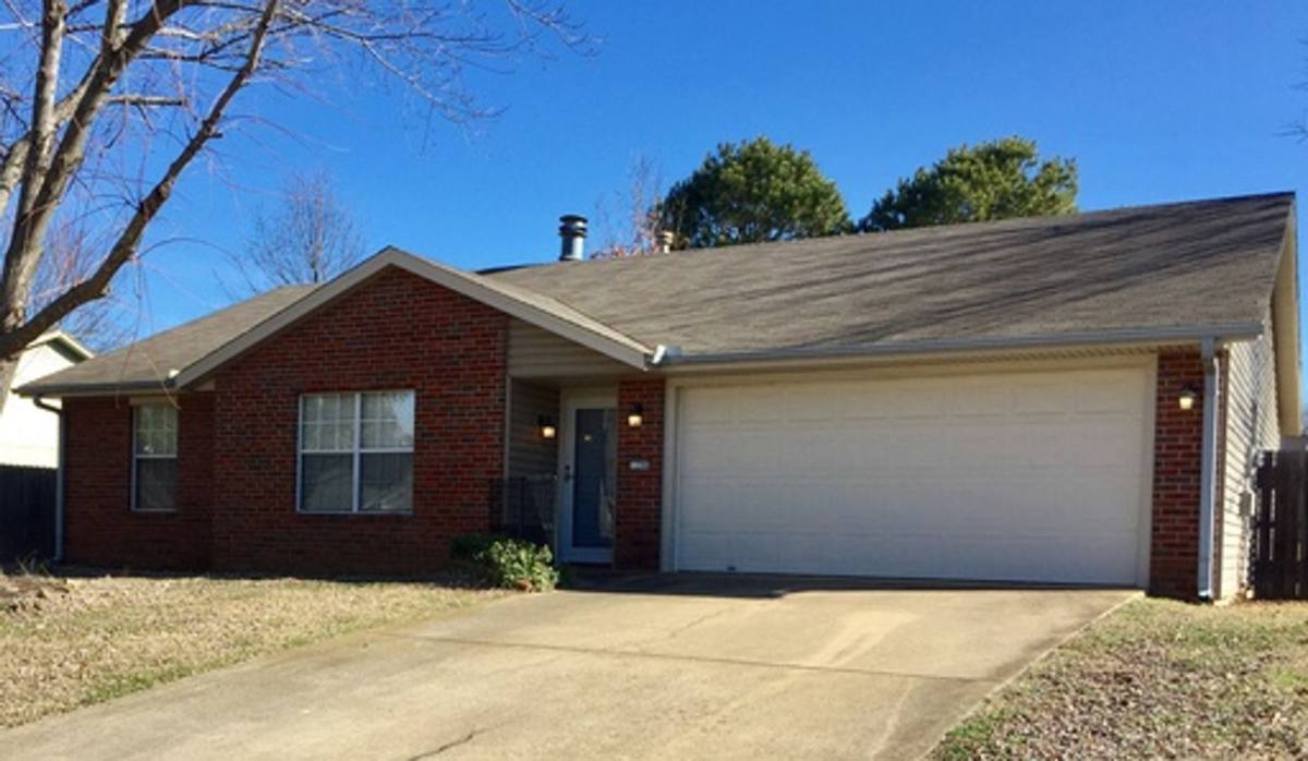 House for rent at 1296 N Fieldstone Ave, Fayetteville, AR 72704