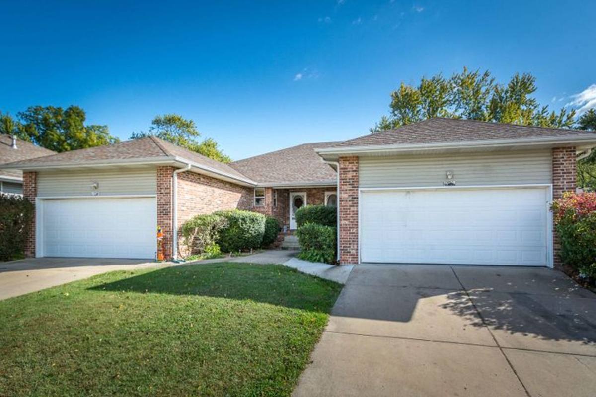 Townhouse for rent at 1718 S 10th Ave, Ozark, MO 65721