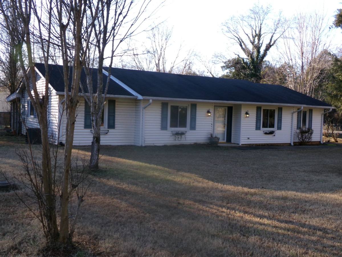 House for rent at 355 River Rd, Advance, NC 27006