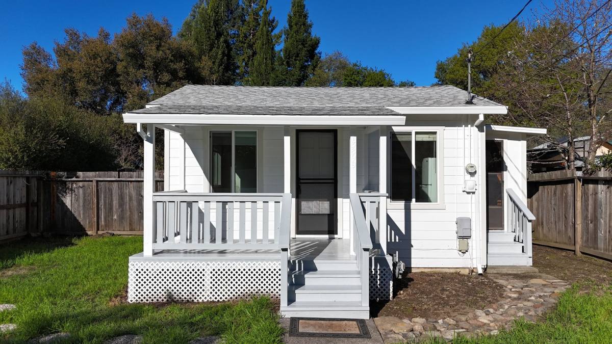 House for rent at 13899 Village Ave, Healdsburg, CA 95448