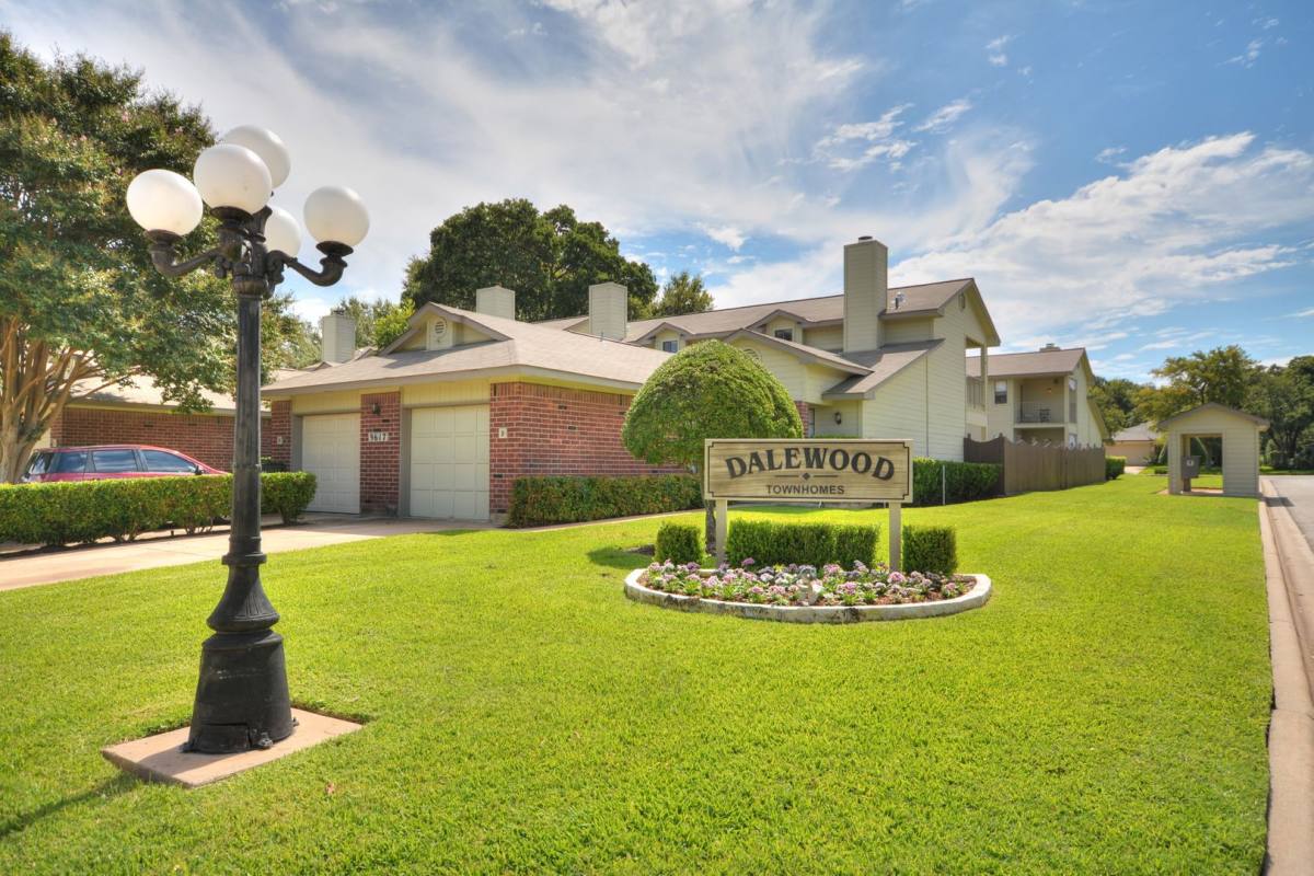 Townhouse for rent at 9600 Dalewood Dr, Austin, TX 78729