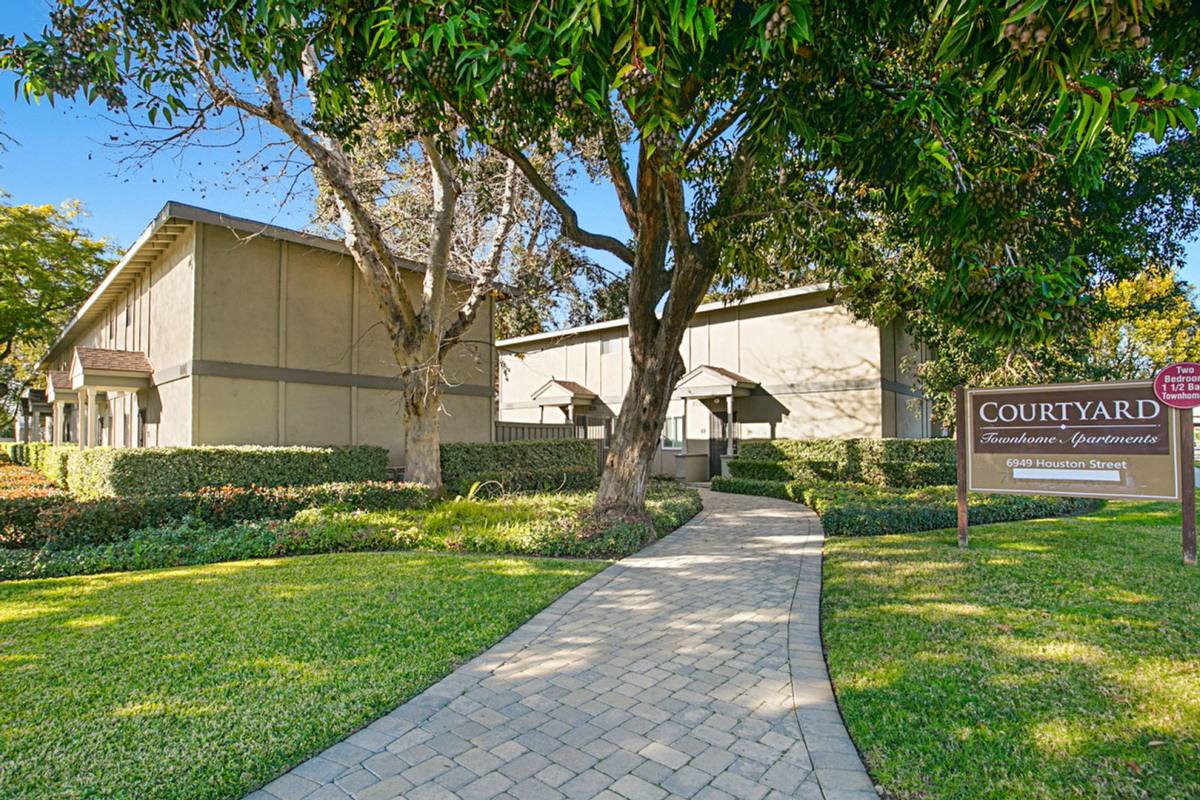 Townhouse for rent at 6949 Houston St, Buena Park, CA 90620