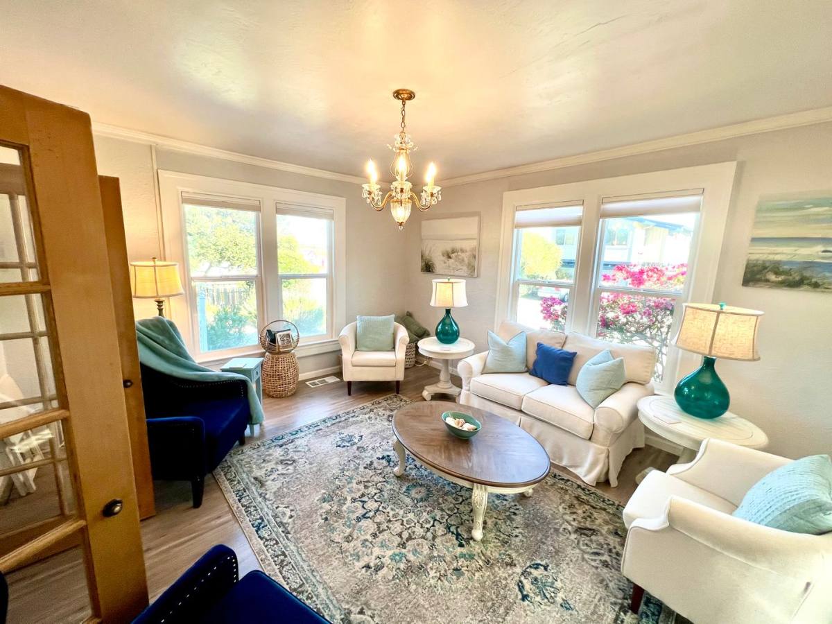 Apartment for rent at 518 Congress Ave, Pacific Grove, CA 93950