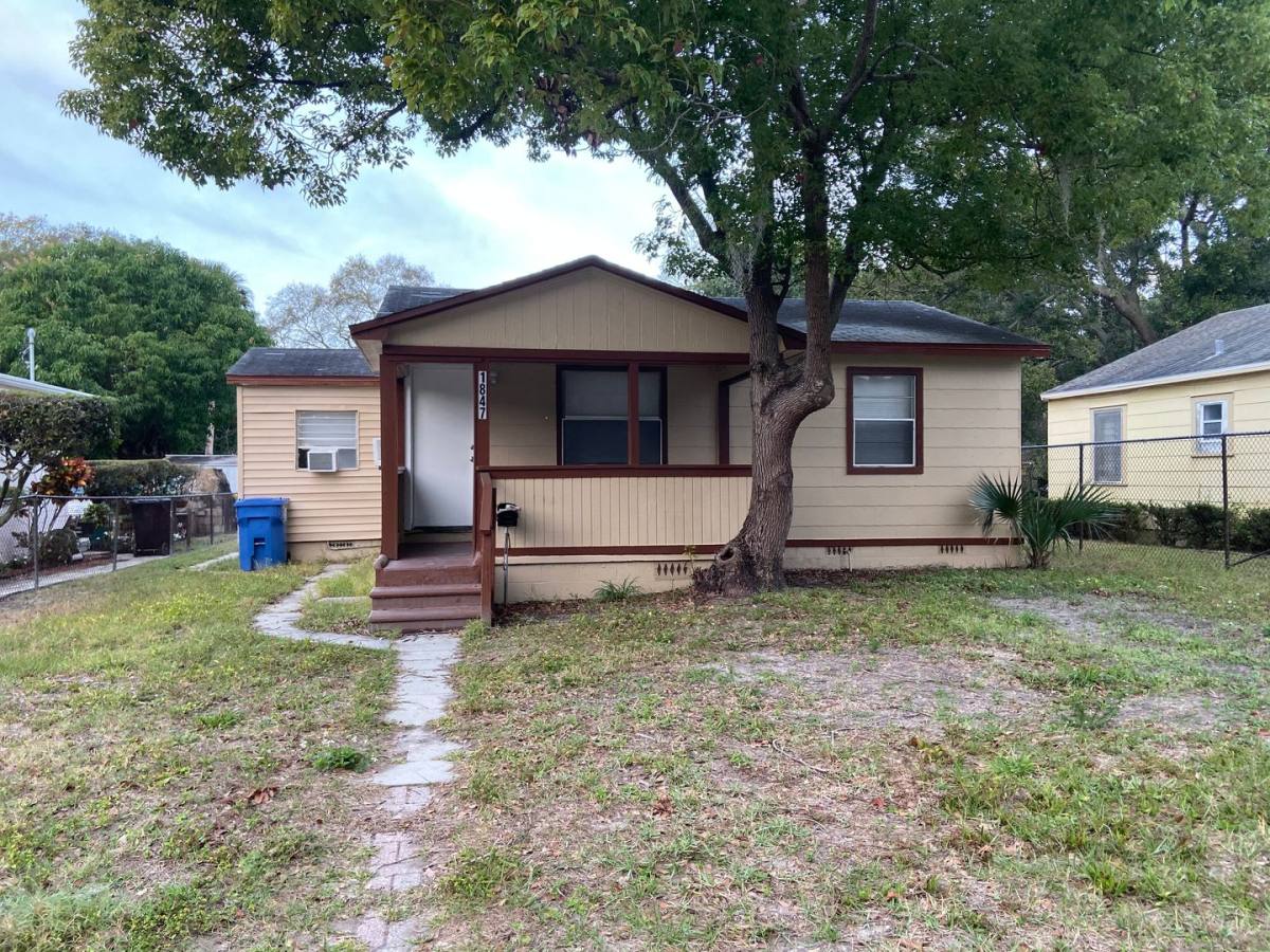 House for rent at 1847 Auburn St S, Saint Petersburg, FL 33712