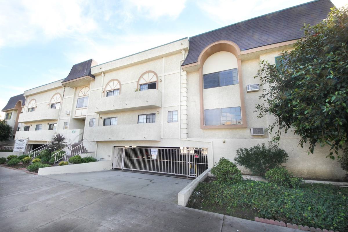Apartment for rent at 1140 Venice Blvd, Venice, CA 90291