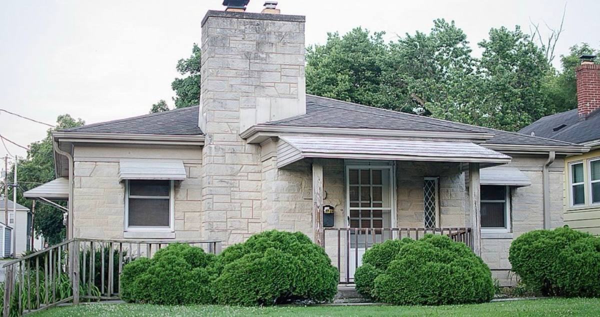 Apartment for rent at 216 S College Ave, Muncie, IN 47303