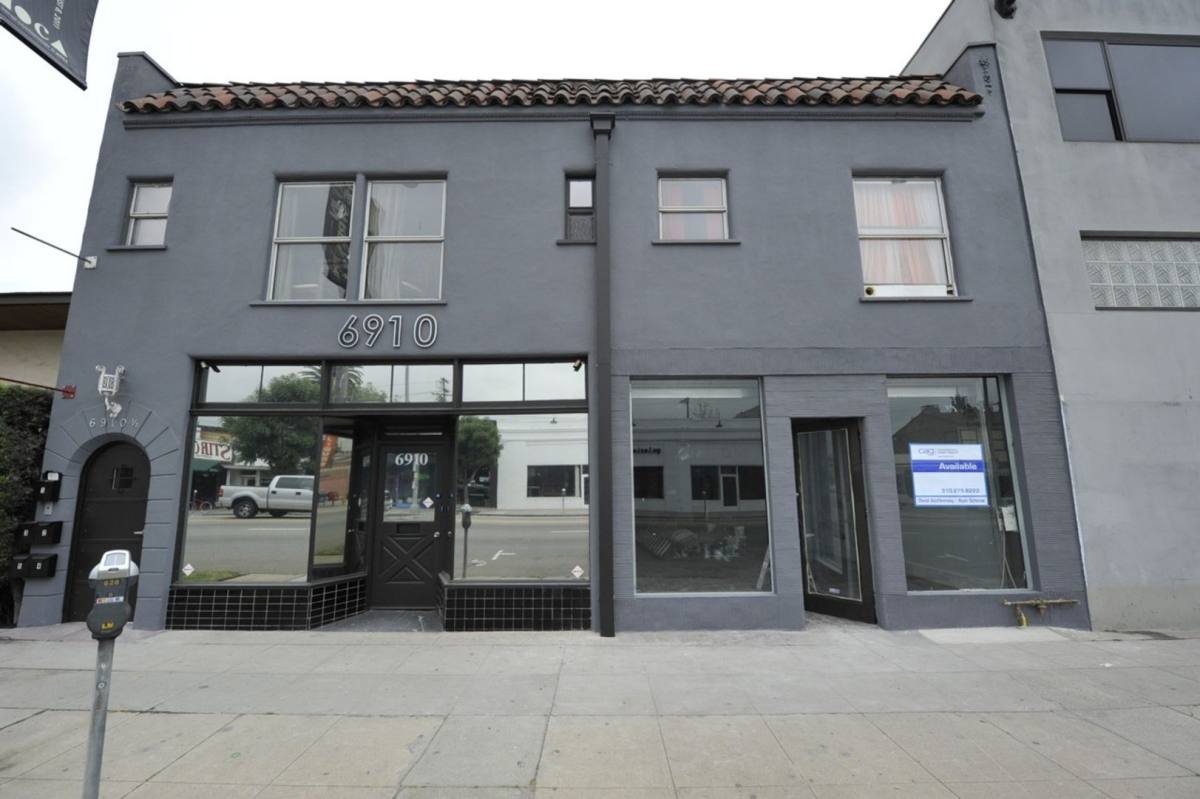 Apartment for rent at 6910-6912 Melrose Ave, Los Angeles, CA 90038