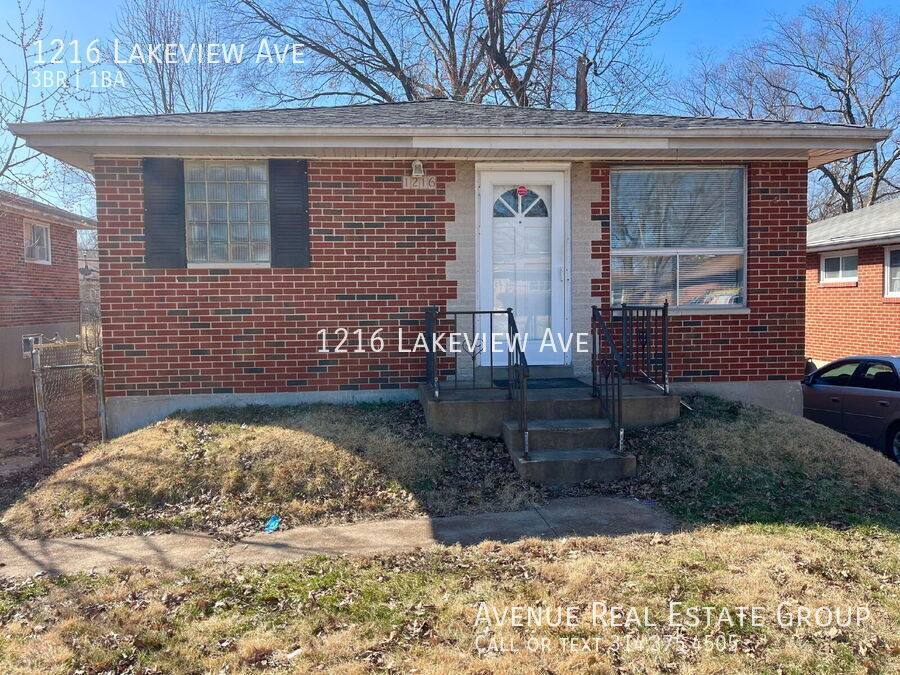 House for rent at 1216 Lakeview Ave, Saint Louis, MO 63138