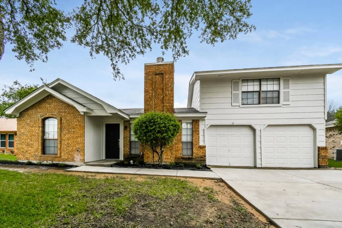 House for rent at 6210 Minuteman Lane, Arlington, TX 76002