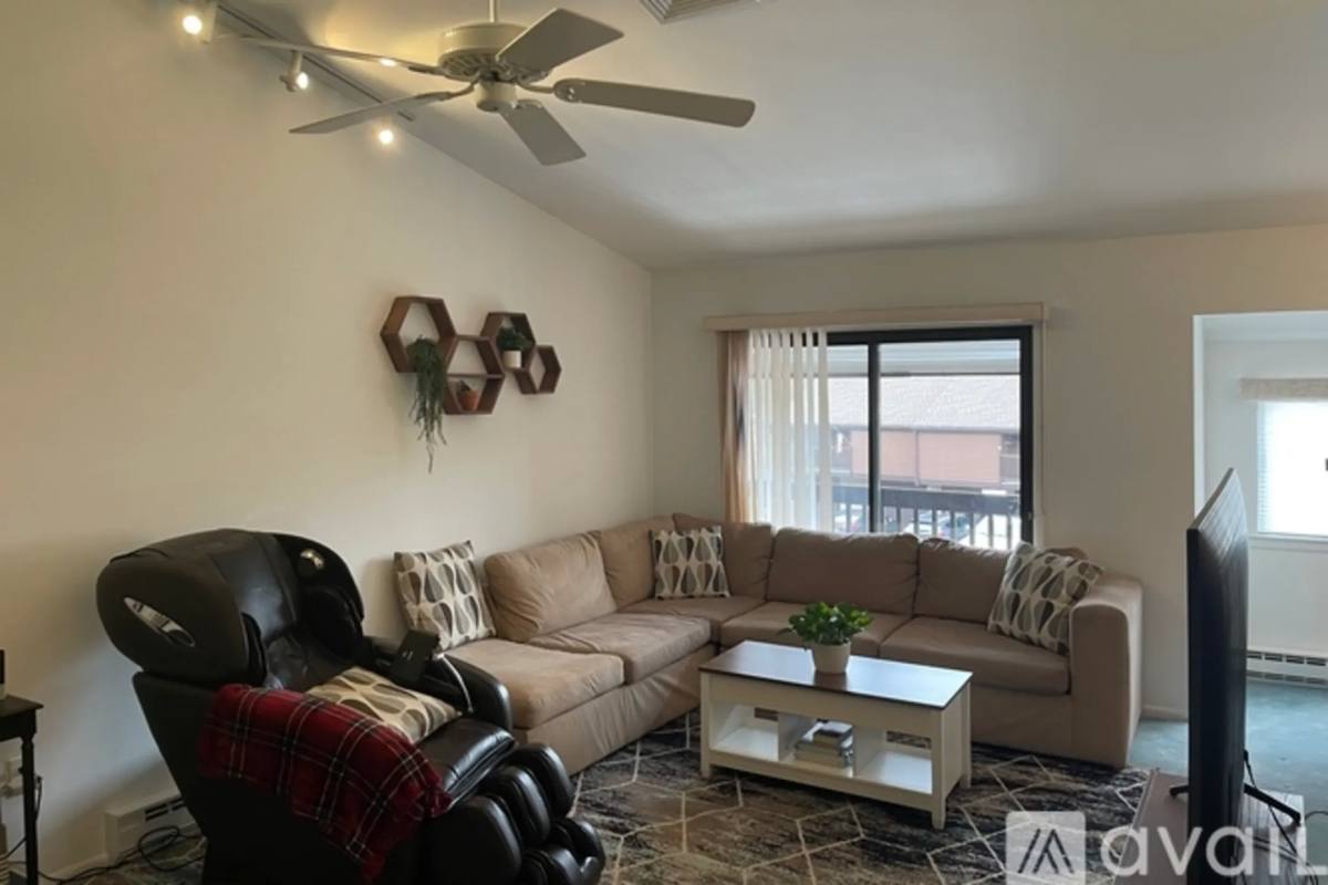 House for rent at 76 Meadowview Dr, Annandale, NJ 08801
