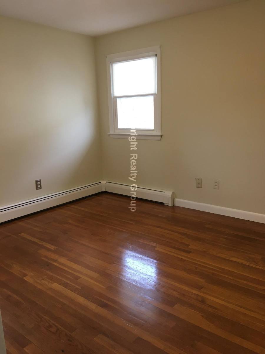 Apartment for rent at 238 Oak Grove #5, Fall River, MA 02723
