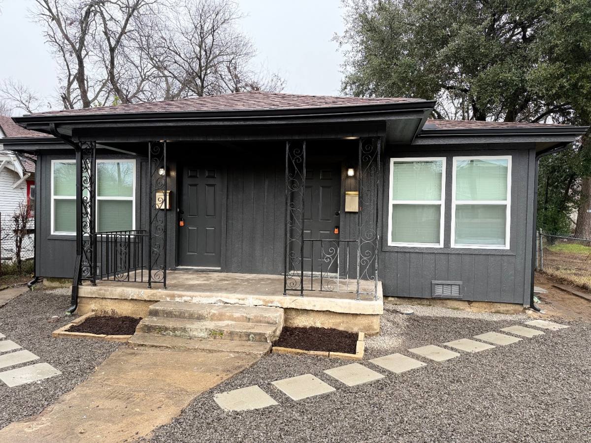 Apartment for rent at 2322 Metropolitan Ave, Dallas, TX 75215