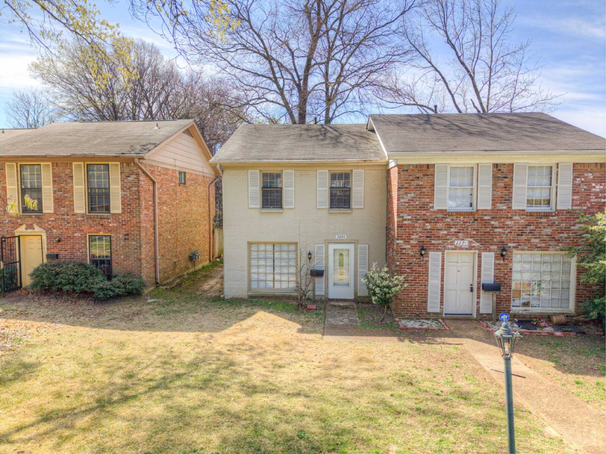 Townhouse for rent at 2293 Madison Ave, Memphis, TN 38104