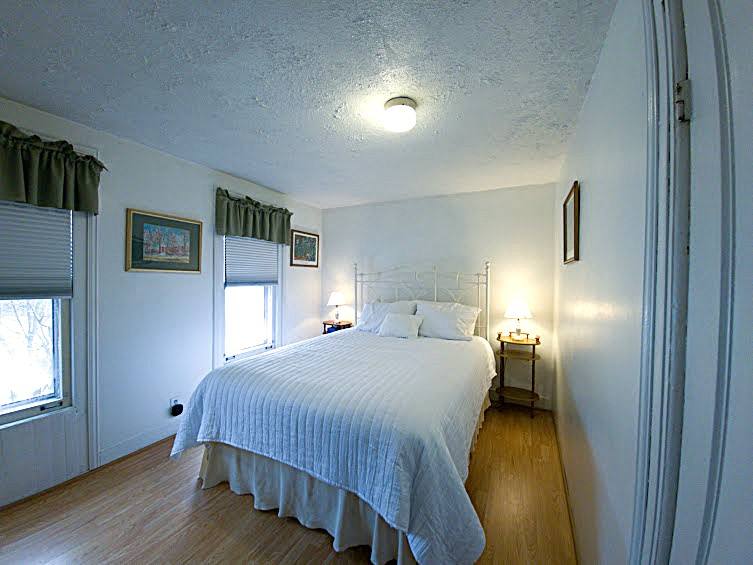 Apartment for rent at 21 Beacon St #ARTWALK Cozy, Rochester, NY 14607