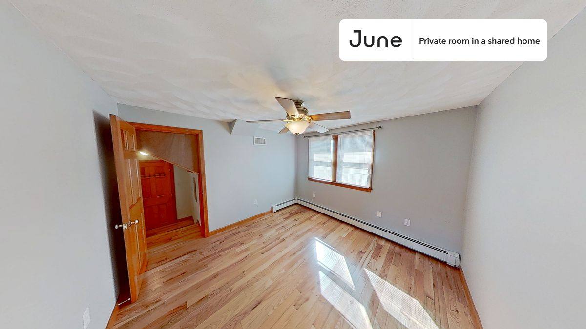 21 Bradbury Ave E, Medford, MA 02155