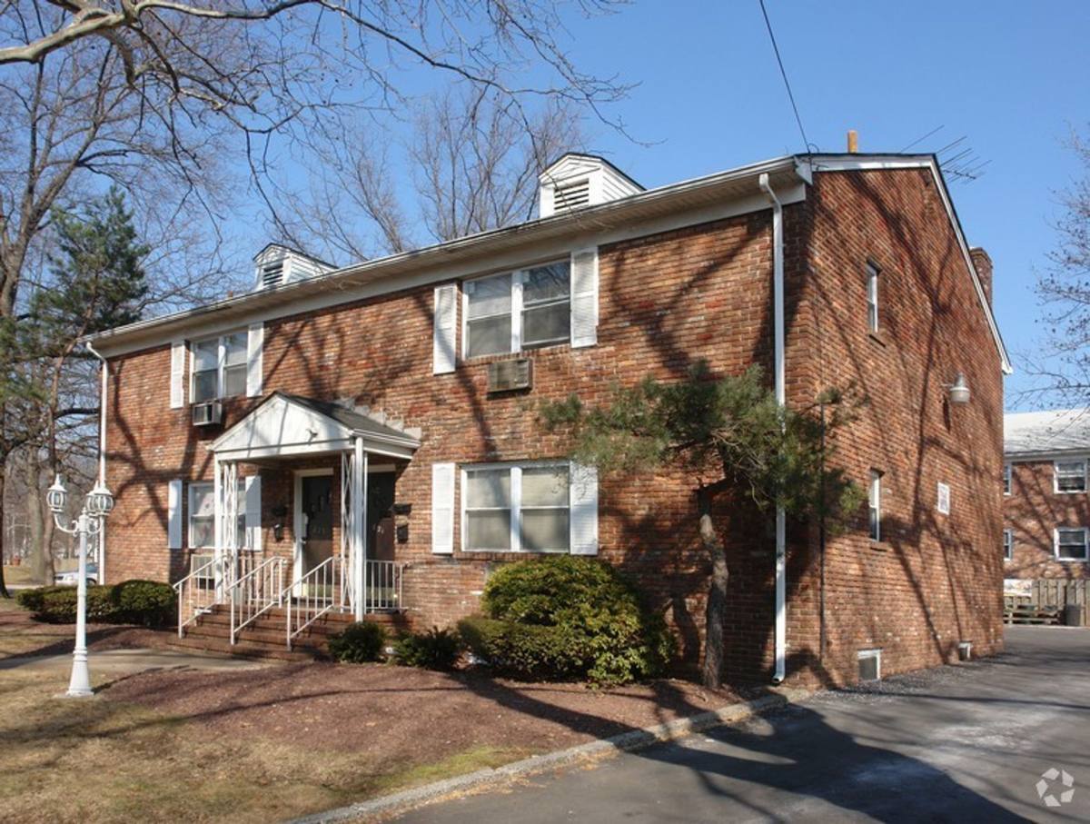Apartment for rent at 2063-65 St Georges Ave, Rahway, NJ 07065