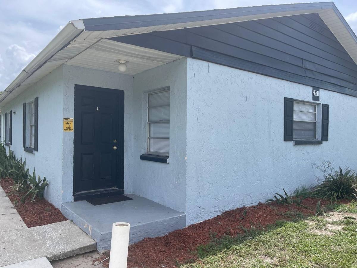 Apartment for rent at 2221 Leo Dr, Auburndale, FL 33823