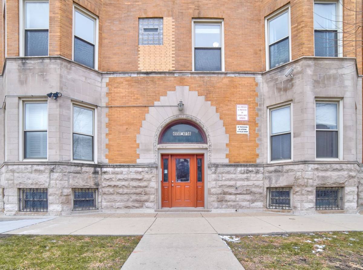Condo for rent at 4858 S Prairie Ave, Chicago, IL 60615