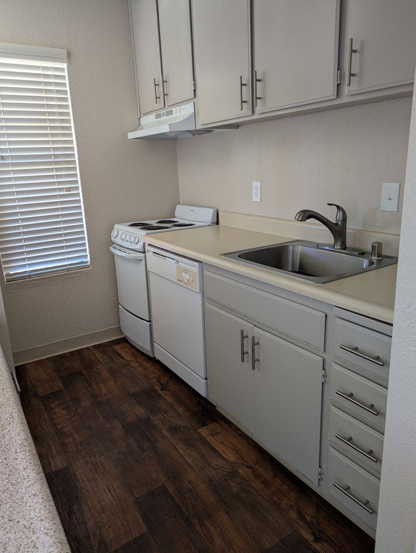 Apartment for rent at 5915 Kenneth Ave, Carmichael, CA 95608