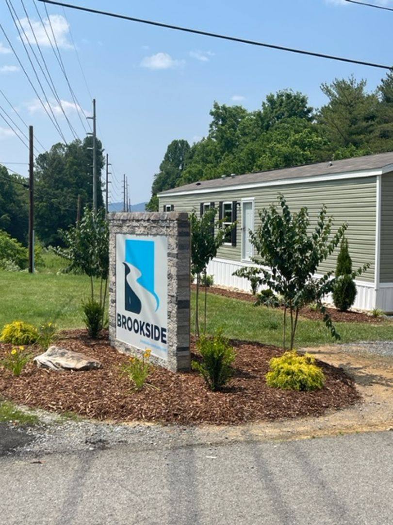 Apartment for rent at 100 Brookside Dr, Bristol, TN 37620