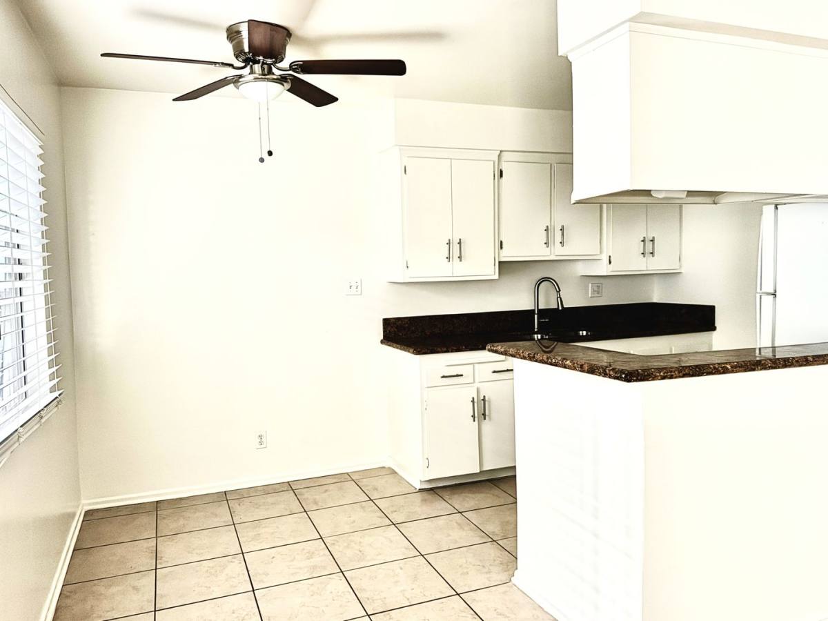 Apartment for rent at 912 Gladys Ave, Long Beach, CA 90804