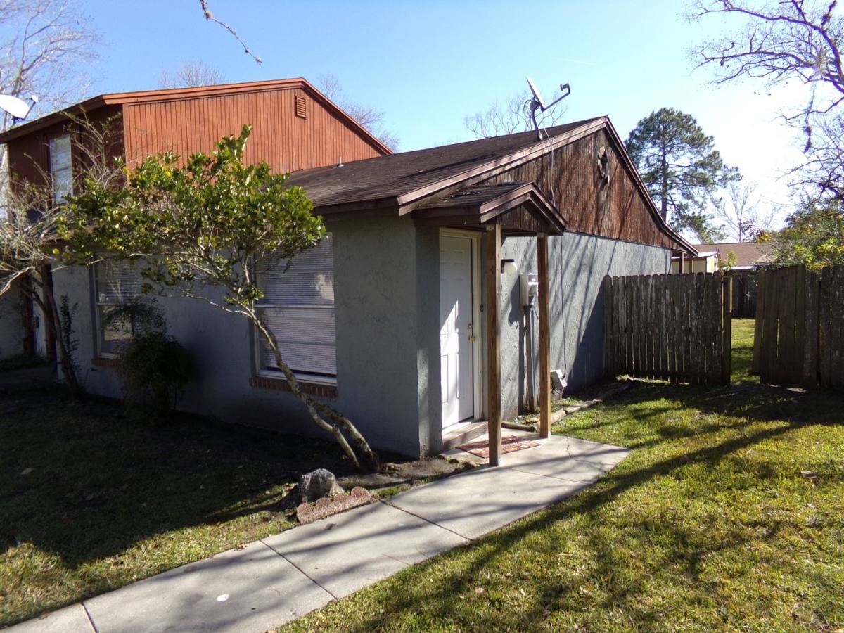 Townhouse for rent at 2652-C Sunrise Village Dr, Orange Park, FL 32065