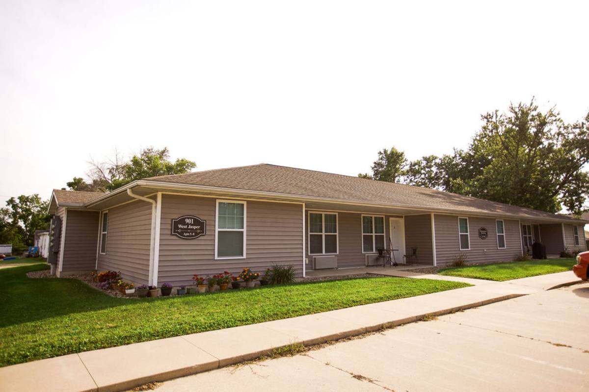 Apartment for rent at 900 W Marion St, Manchester, IA 52057