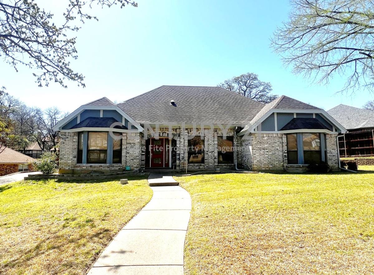 House for rent at 812 Newport Rd, Fort Worth, TX 76120