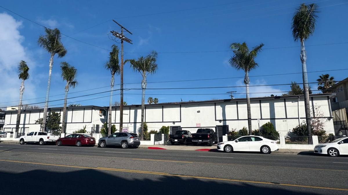 Apartment for rent at 6042 6060 Fulton Ave, Van Nuys, CA 91401