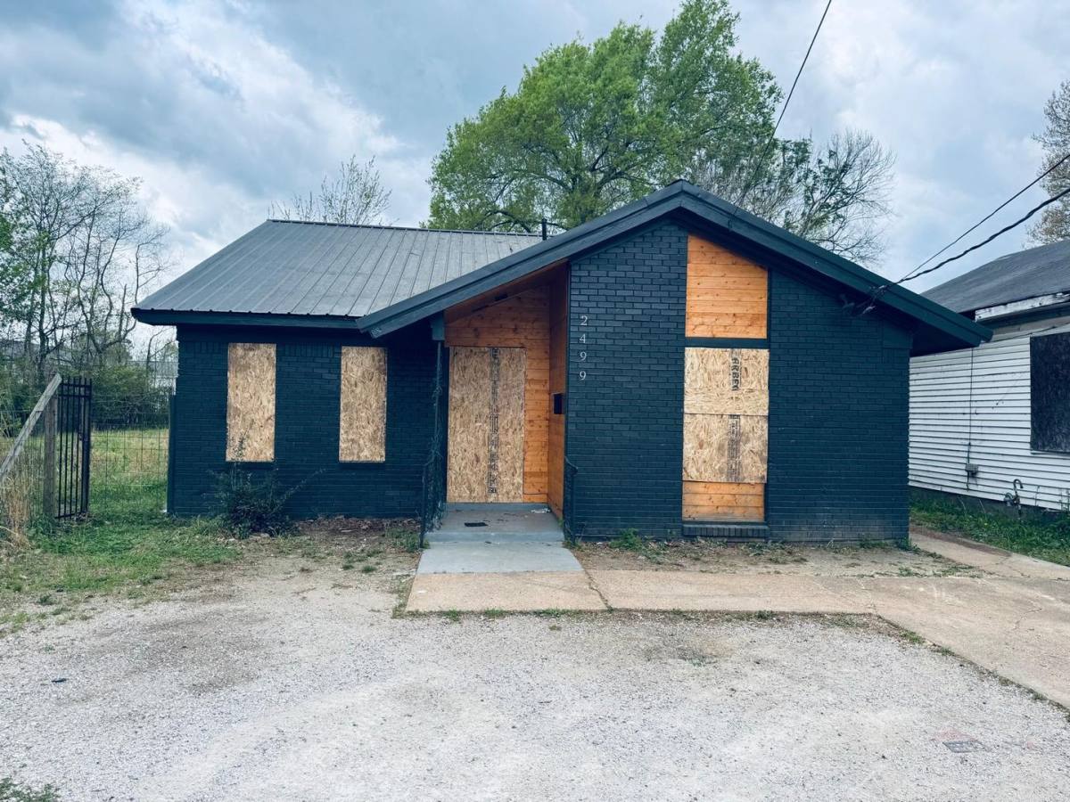 House for rent at 2499 Calvert Ave, Memphis, TN 38108