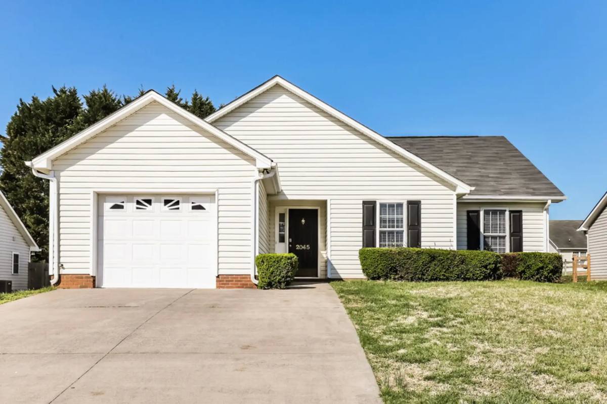 House for rent at 2045 Highfield Park Dr, Winston Salem, NC 27127