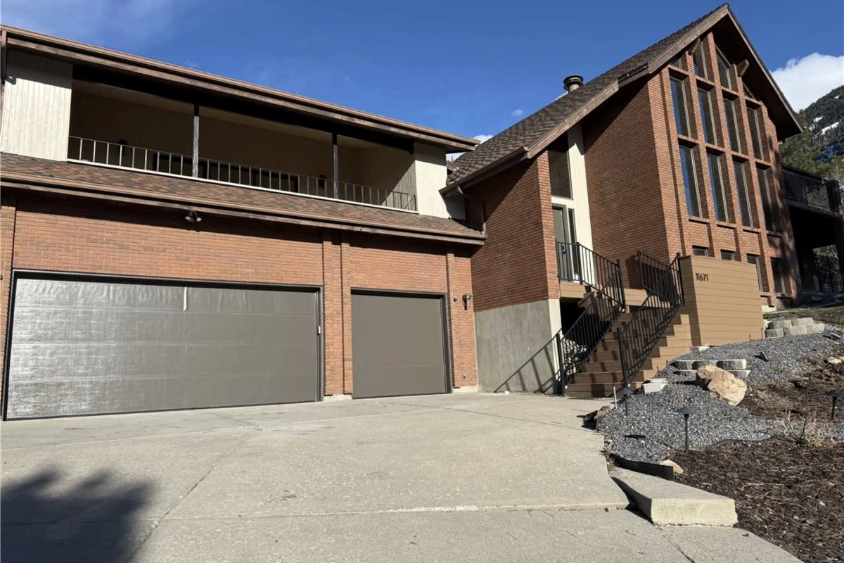 House for rent at 11671 S 2460 E, Sandy, UT 84092