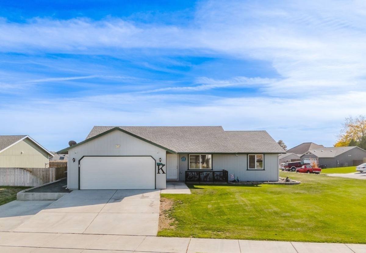 House for rent at 1409 W Electra St, Moses Lake, WA 98837