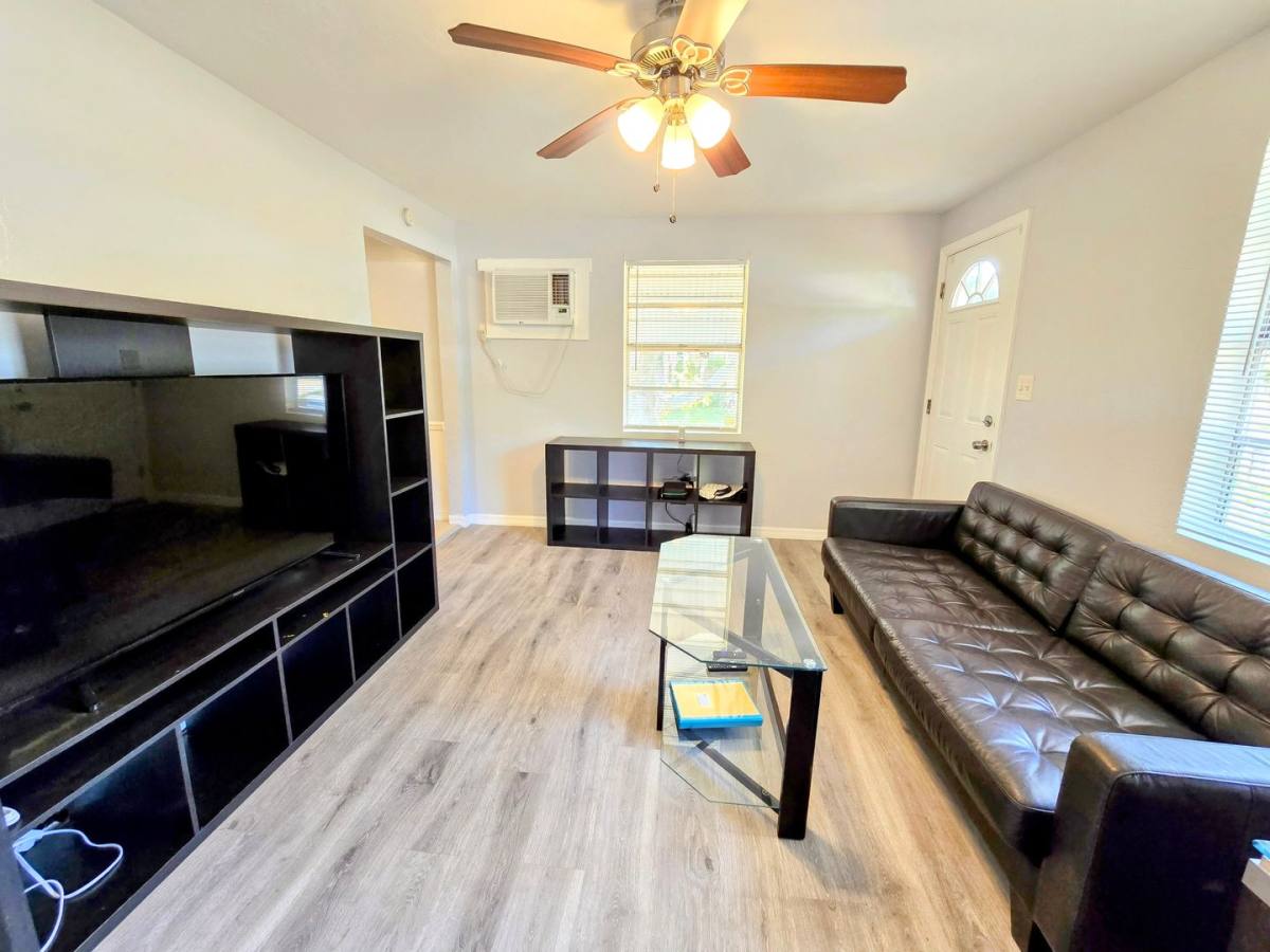 Apartment for rent at 1106 41st St, Sarasota, FL 34234
