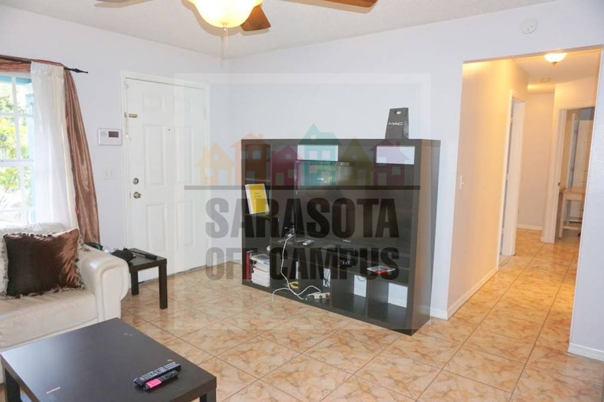 Apartment for rent at 1380 43rd St, Sarasota, FL 34234