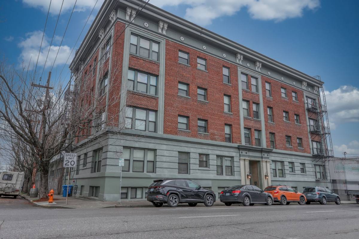 Condo for rent at 1631 NW Everett St, Portland, OR 97209