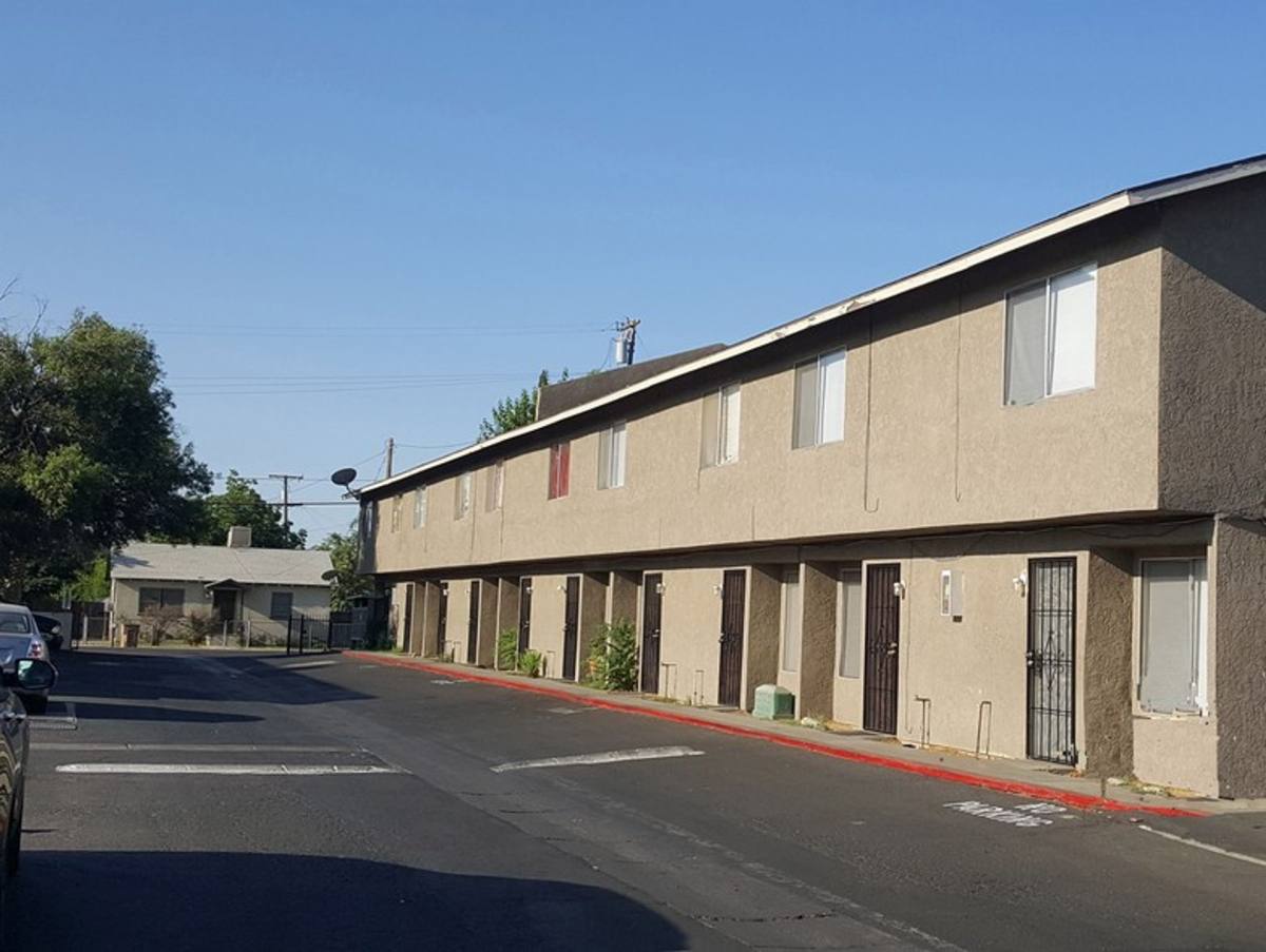 Townhouse for rent at 2010 Larcus Ave, Bakersfield, CA 93307