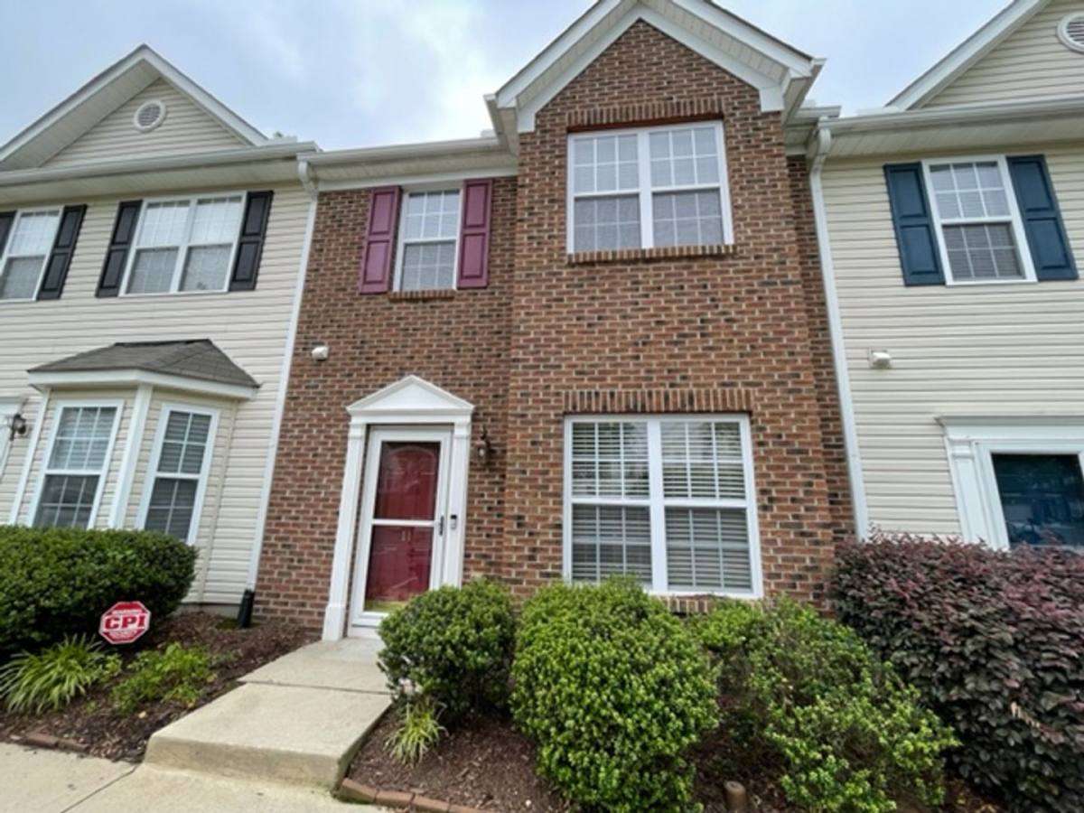 Townhouse for rent at 11 Edgebrook Circle, Durham, NC 27703