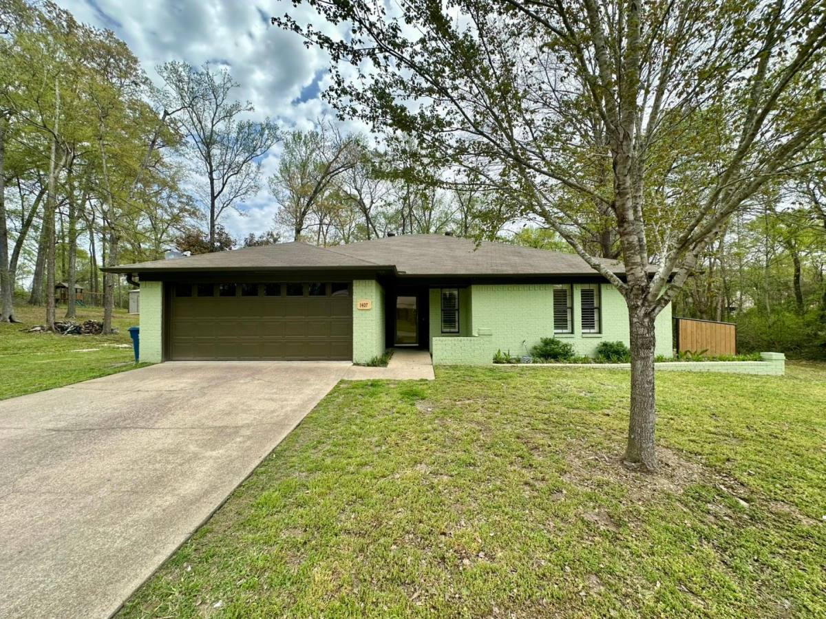 House for rent at 1407 Woodland Hills Dr, Whitehouse, TX 75791