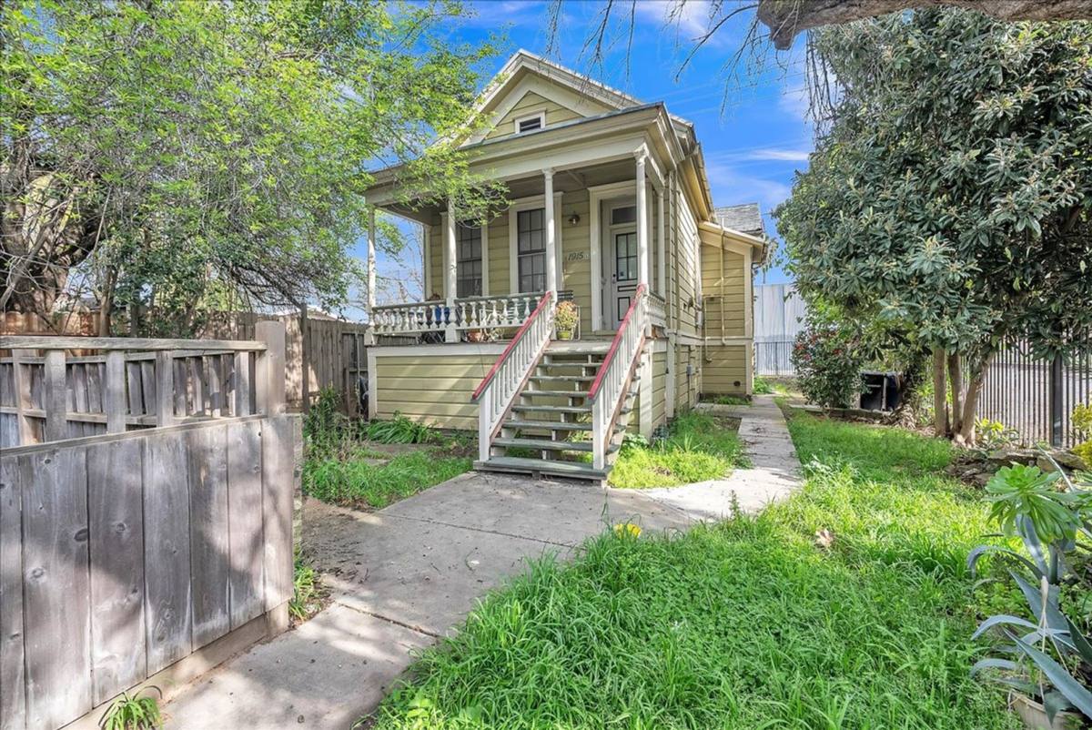 Apartment for rent at 1915 1917 E St, Sacramento, CA 95811
