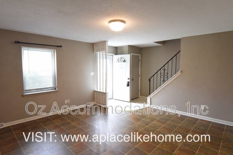 Townhouse for rent at 5930 E 129th St, Grandview, MO 64030