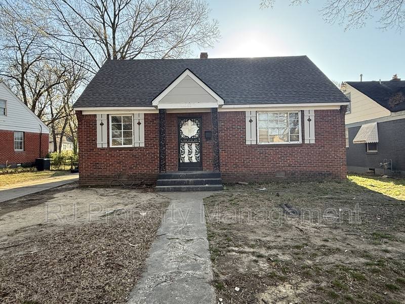House for rent at 1082 Woodbury St, Memphis, TN 38111