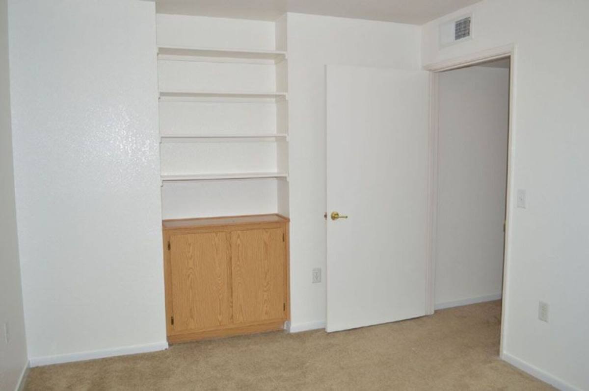 Apartment for rent at 975 Lake Park Ave, Galt, CA 95632