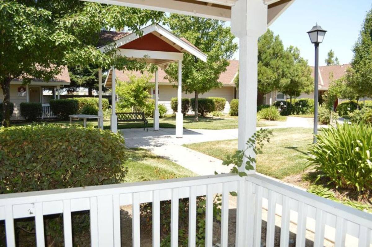 Apartment for rent at 975 Lake Park Ave, Galt, CA 95632
