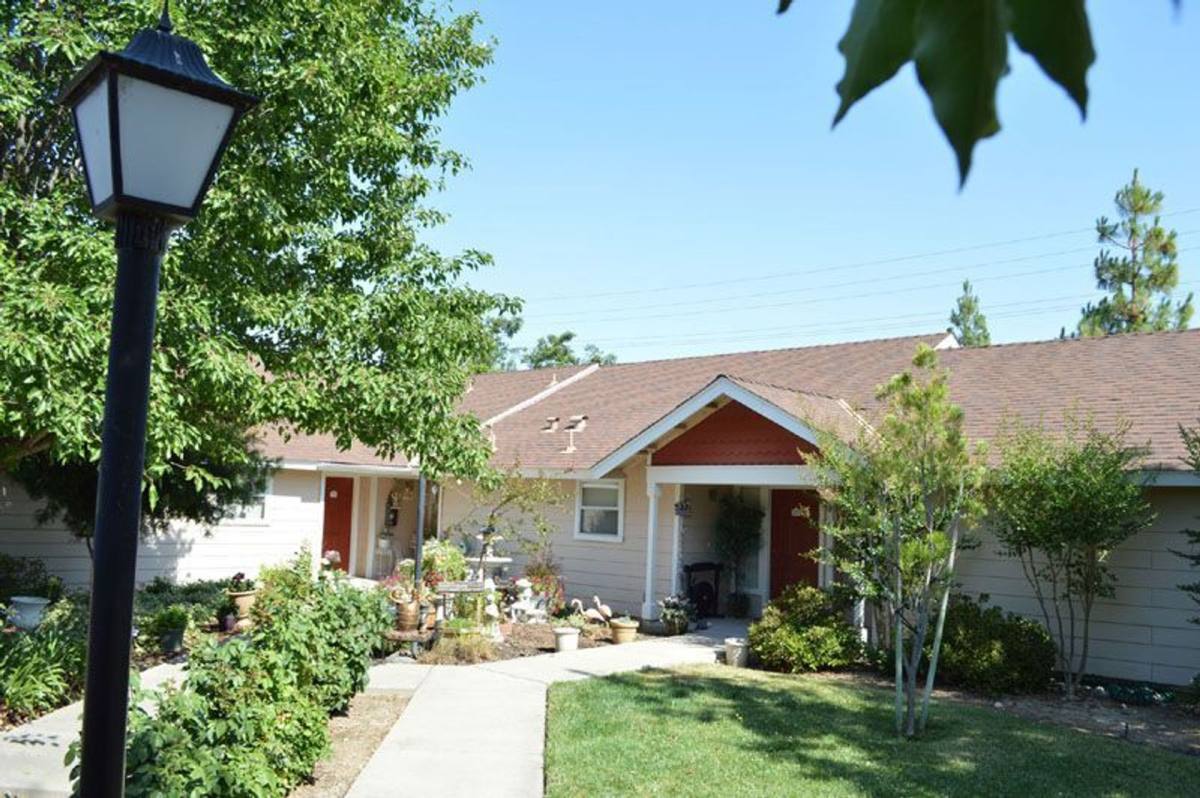 Apartment for rent at 975 Lake Park Ave, Galt, CA 95632