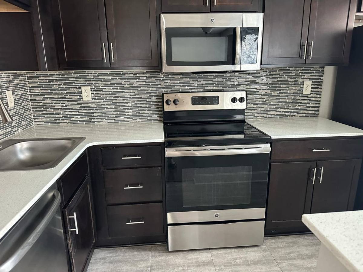 Apartment for rent at 4440 Roanoke Parkway, Kansas City, MO 64111